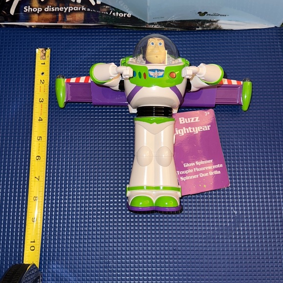 DISNEY PARKS EXCLUSIVE BUZZ LIGHTYEAR SPACE RANGER TALKING LIGHT UP SPINNER - Picture 4 of 9
